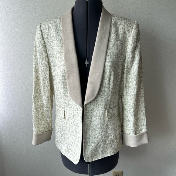 Tahari Jackets & Blazers - Tahari jacket 10P tan white fitted linen career lined tuxedo style
